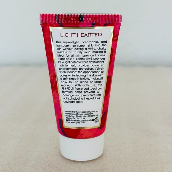 π New π Sunday Riley Light Hearted Broad Spectrum SPF 30 Sunscreen 45ml. - Picture 5 of 5
